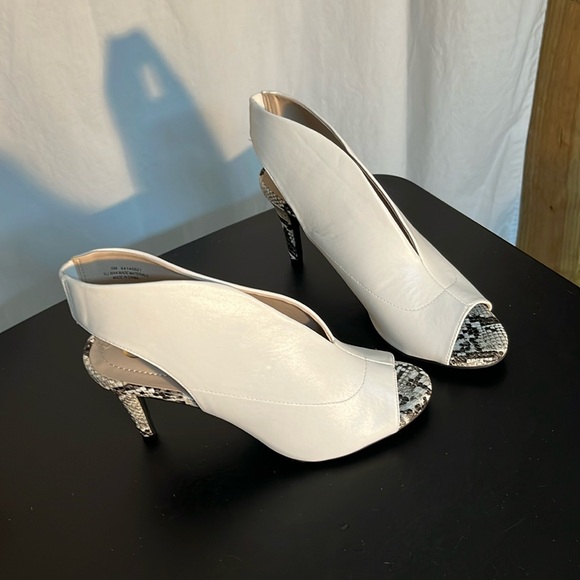 C Comfort Est 1946 white heels, NWT - Picture 1 of 3